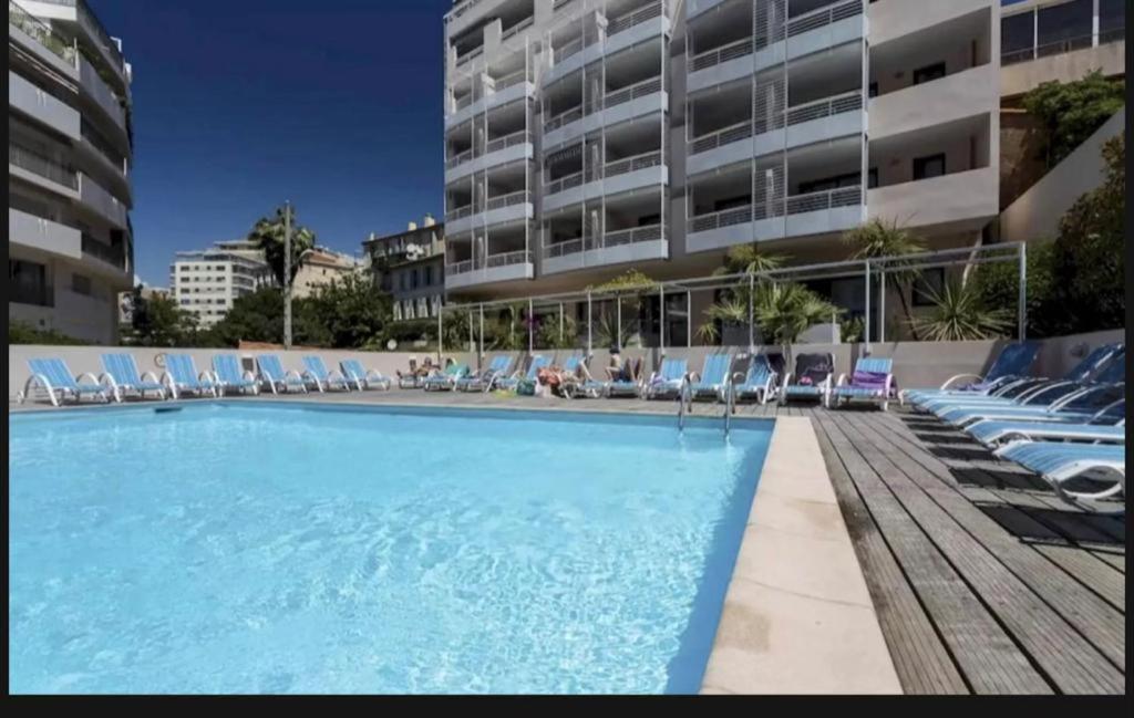 Studio Contemporain Avec Piscine Proche De La Mer Cannes Luaran gambar